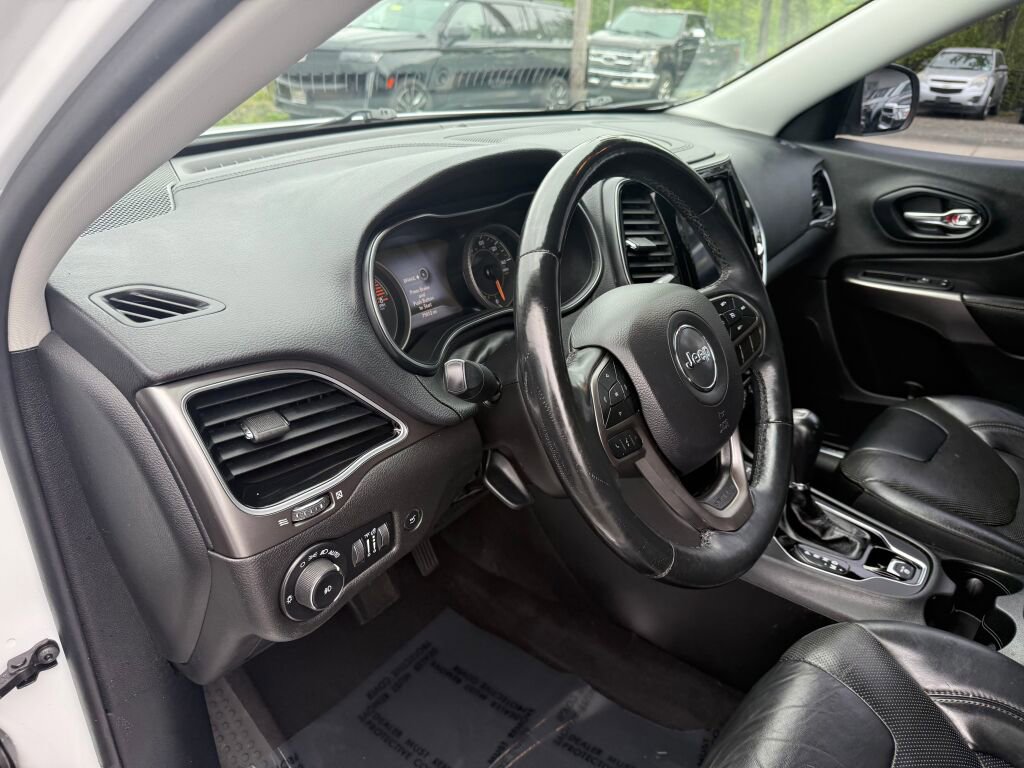 Used 2019 Jeep Cherokee Limited AWD/4WD image 11