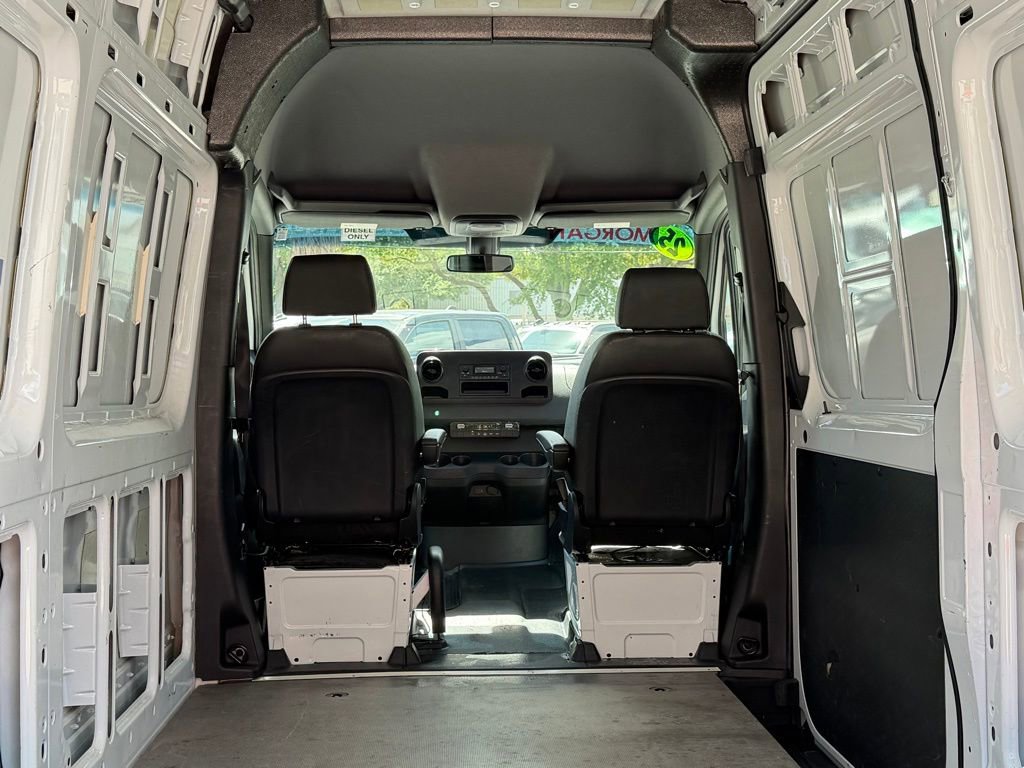 Used 2025 Mercedes-Benz Sprinter 2500 image 34