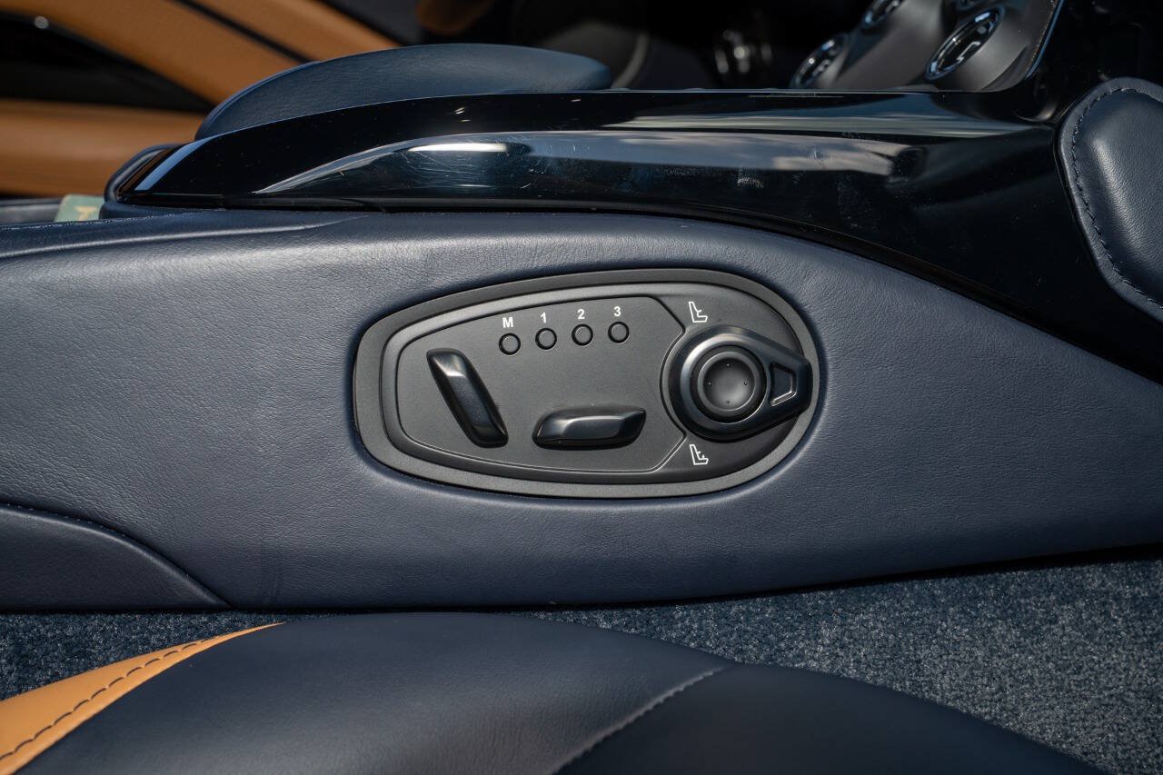 Used 2020 Aston Martin V8 Vantage Coupe RWD image 40