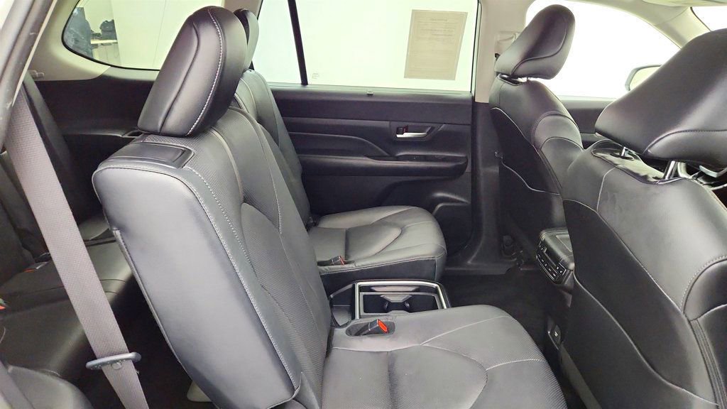 Used 2024 Toyota Grand Highlander AWD image 23