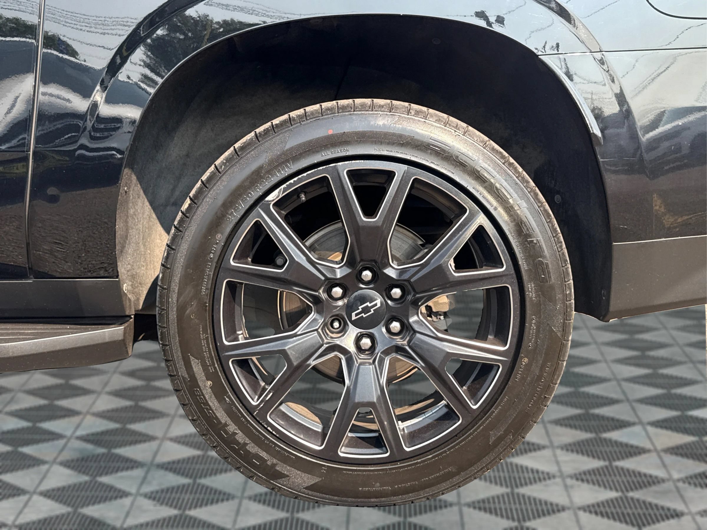 Used 2023 Chevrolet Suburban LT w/ LT Signature Package RWD image 24