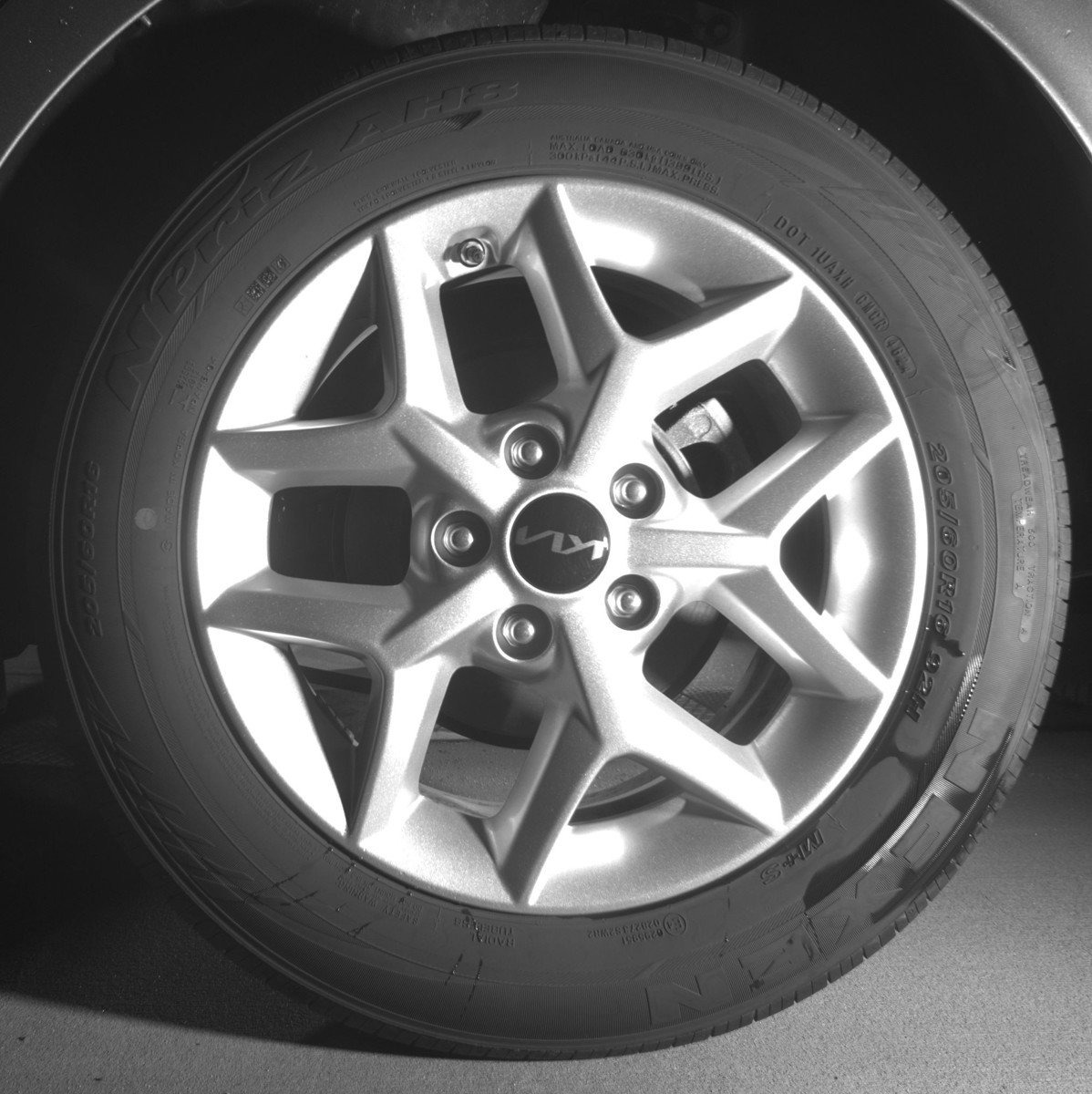 Used 2025 Kia Soul LX w/ LX Technology Package FWD image 14