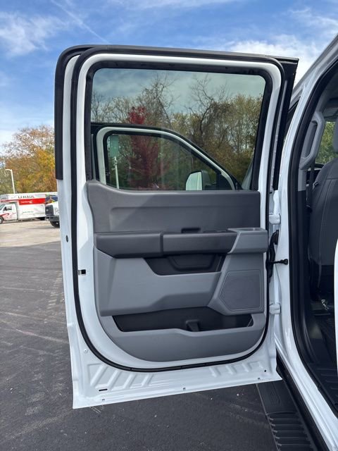 New 2026 Ford F550 4x4 Crew Cab image 34