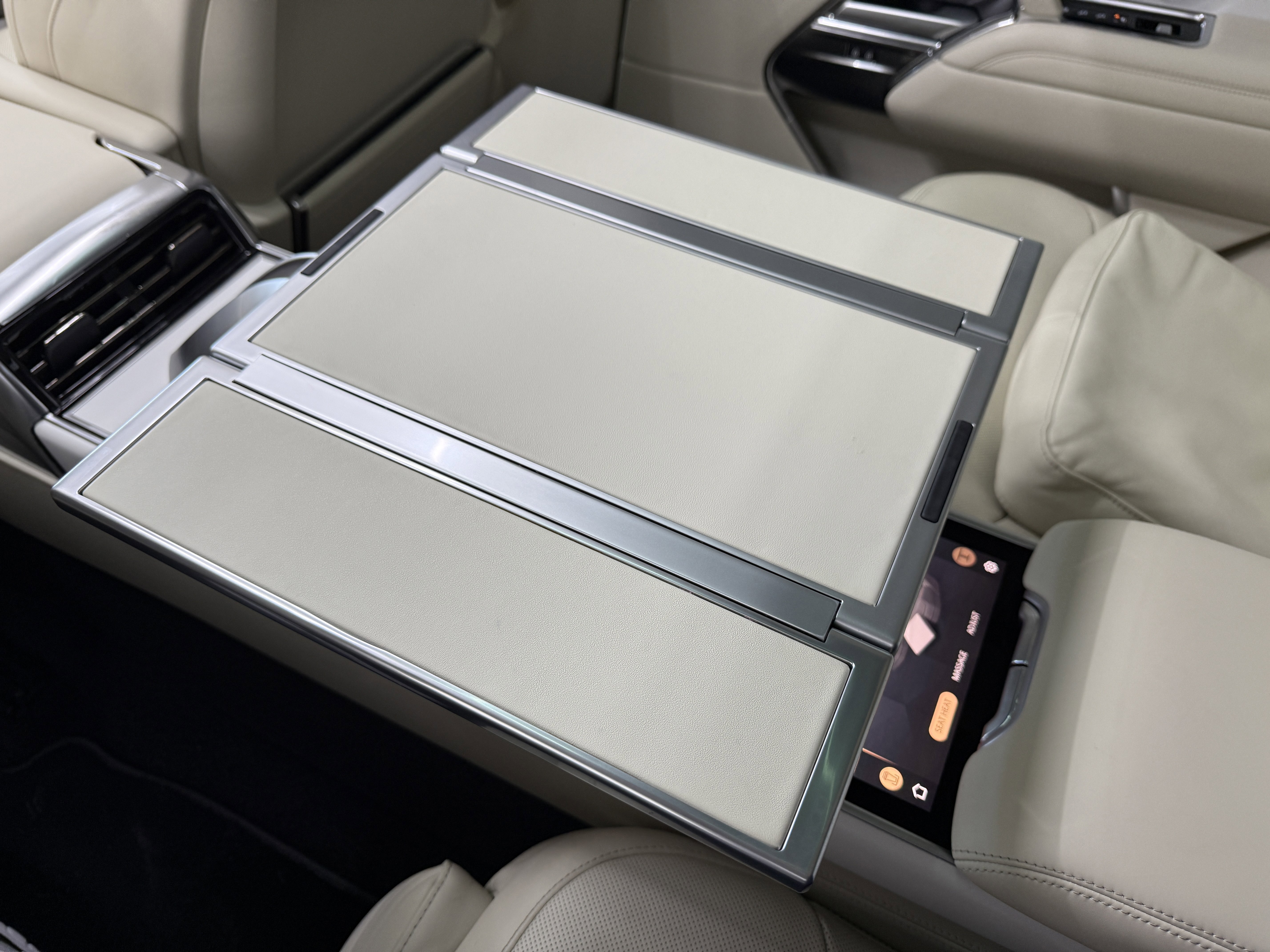 Used 2023 Land Rover Range Rover SV image 42