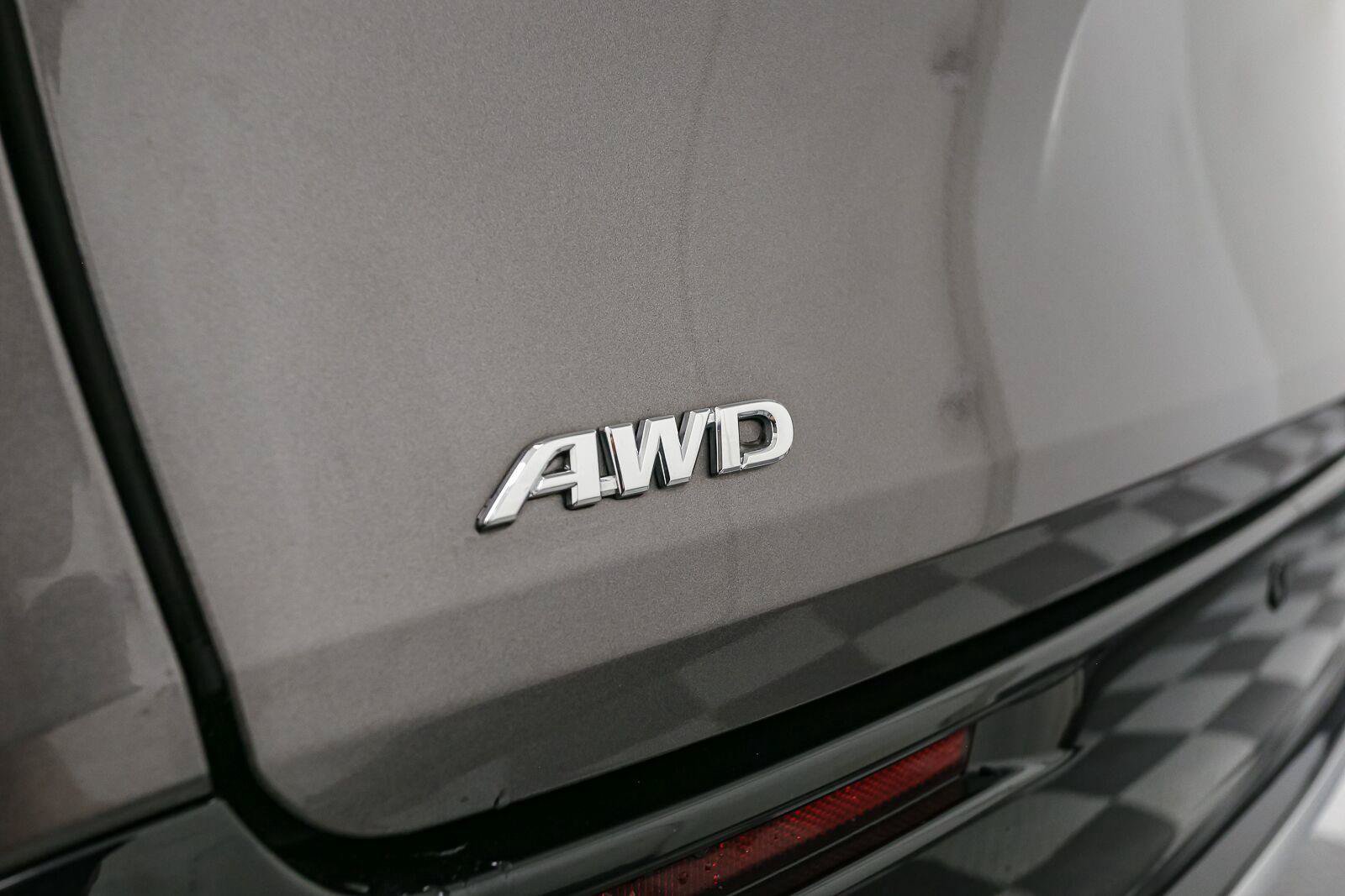 Used 2023 Toyota Sienna Platinum AWD/4WD image 10