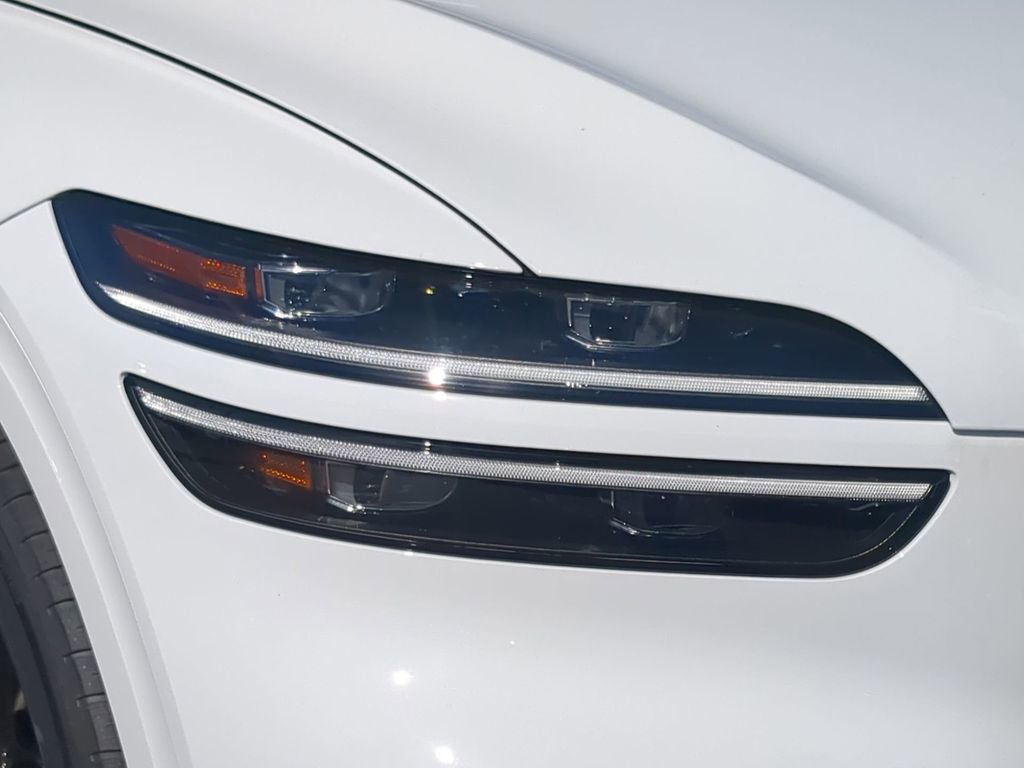 Used 2025 Genesis GV70 3.5T Sport w/ Sport Prestige Package image 9