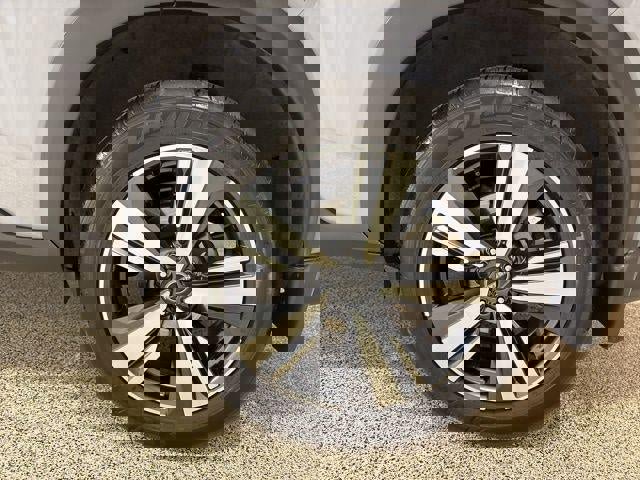 Used 2024 Nissan Rogue SL w/ SL Premium Package image 35