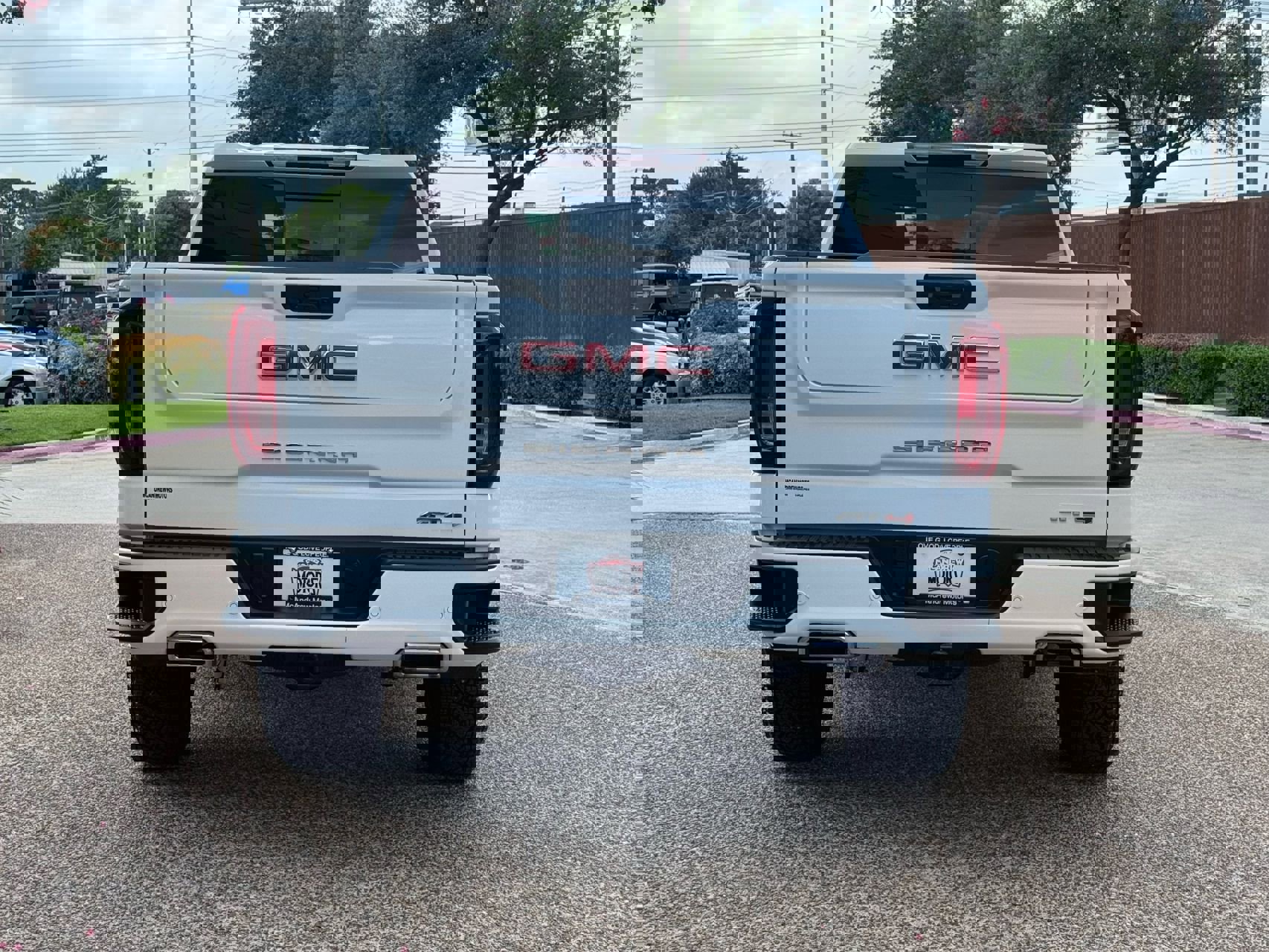 Used 2024 GMC Sierra 1500 AT4 w/ AT4 Premium Package image 9