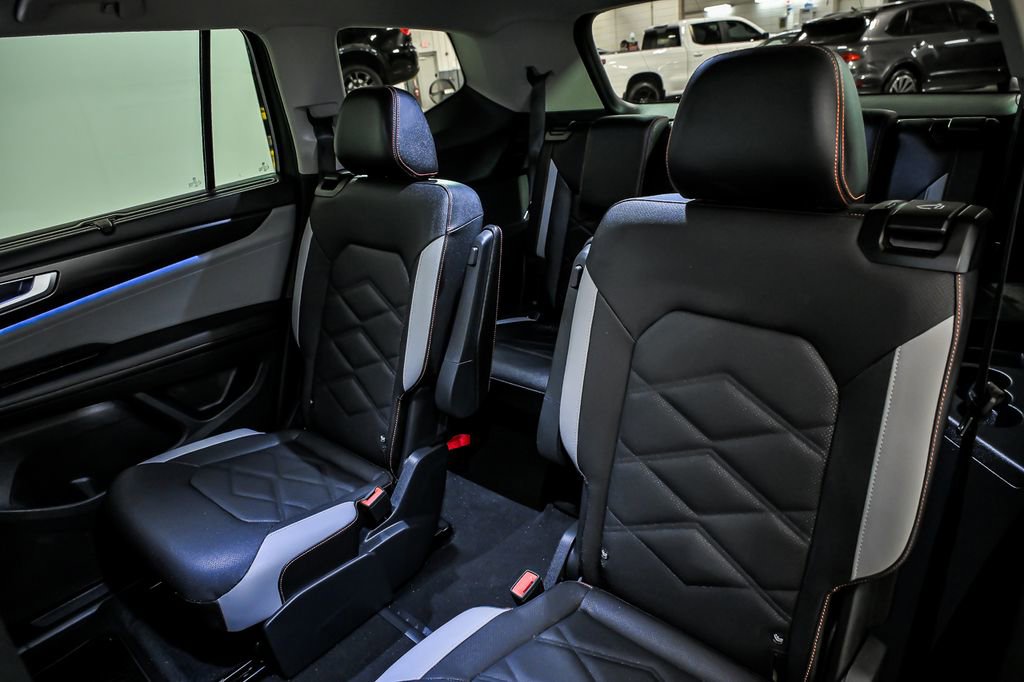 Certified 2026 Volkswagen Atlas Peak Edition AWD/4WD image 15