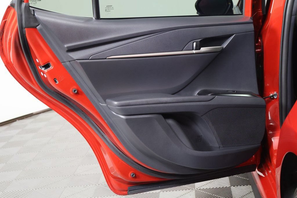 Used 2026 Toyota Camry Hybrid w/ Multimedia Upgrade Package FWD image 13
