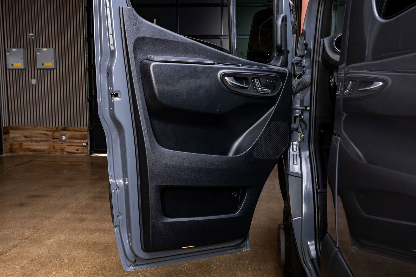 Used 2024 Mercedes-Benz Sprinter 3500 image 32