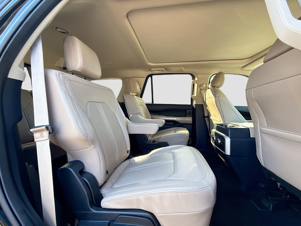 Used 2022 Ford Expedition Limited image 32