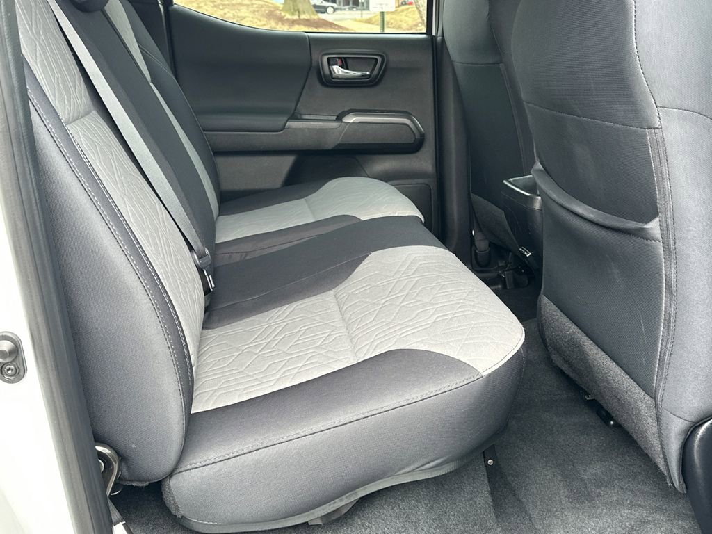 Used 2022 Toyota Tacoma TRD Off-Road image 12