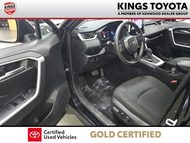 Used 2025 Toyota RAV4 XLE AWD/4WD image 12