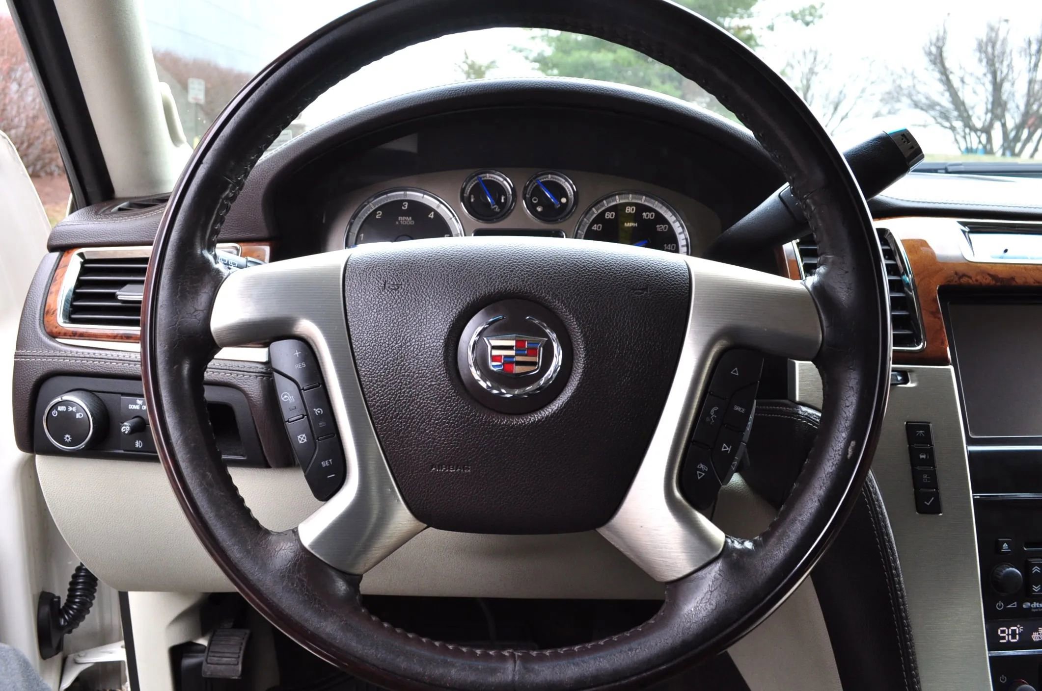 Used 2013 Cadillac Escalade Platinum image 10