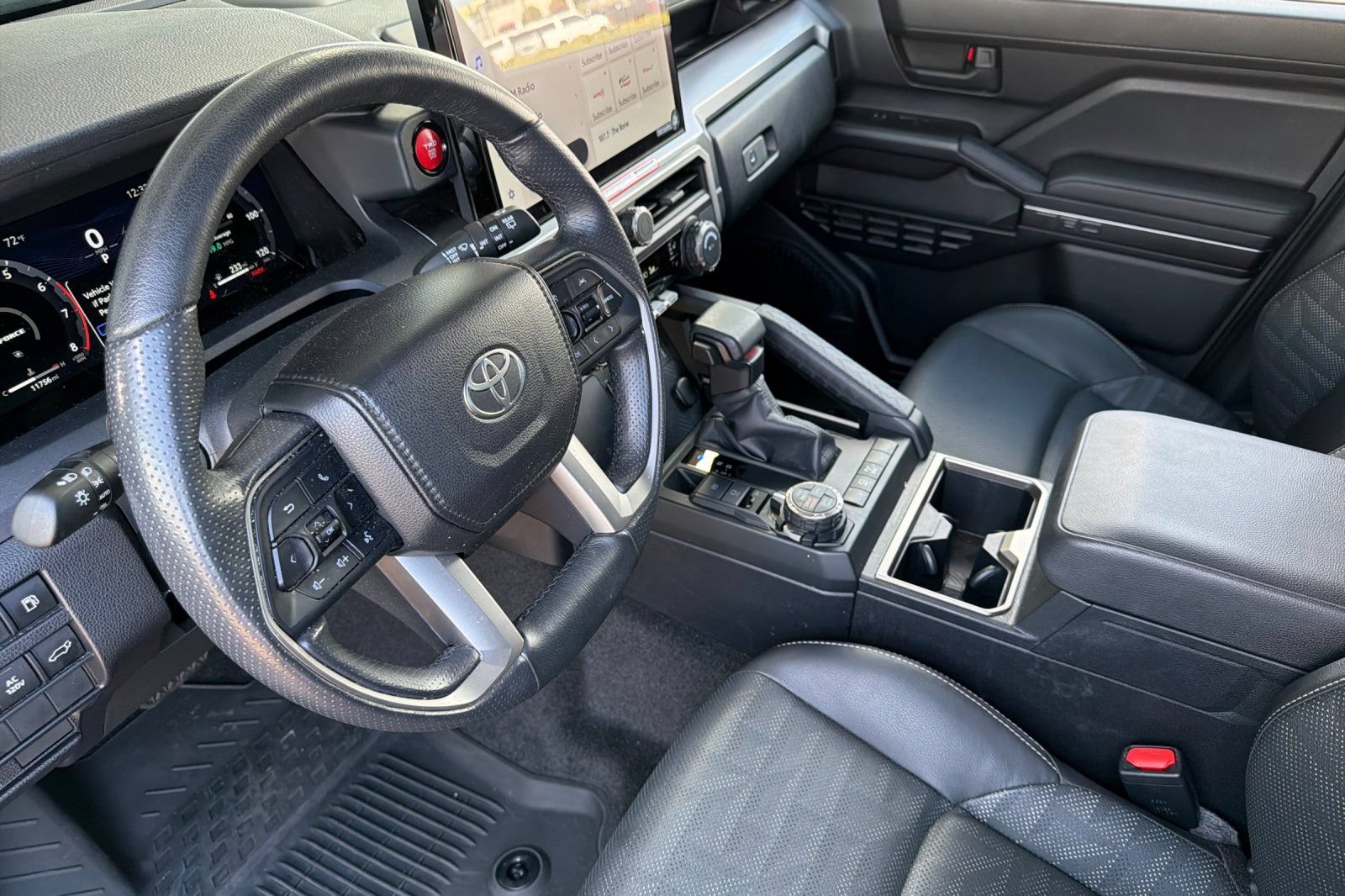 Used 2025 Toyota 4Runner TRD Off-Road Premium AWD/4WD image 12