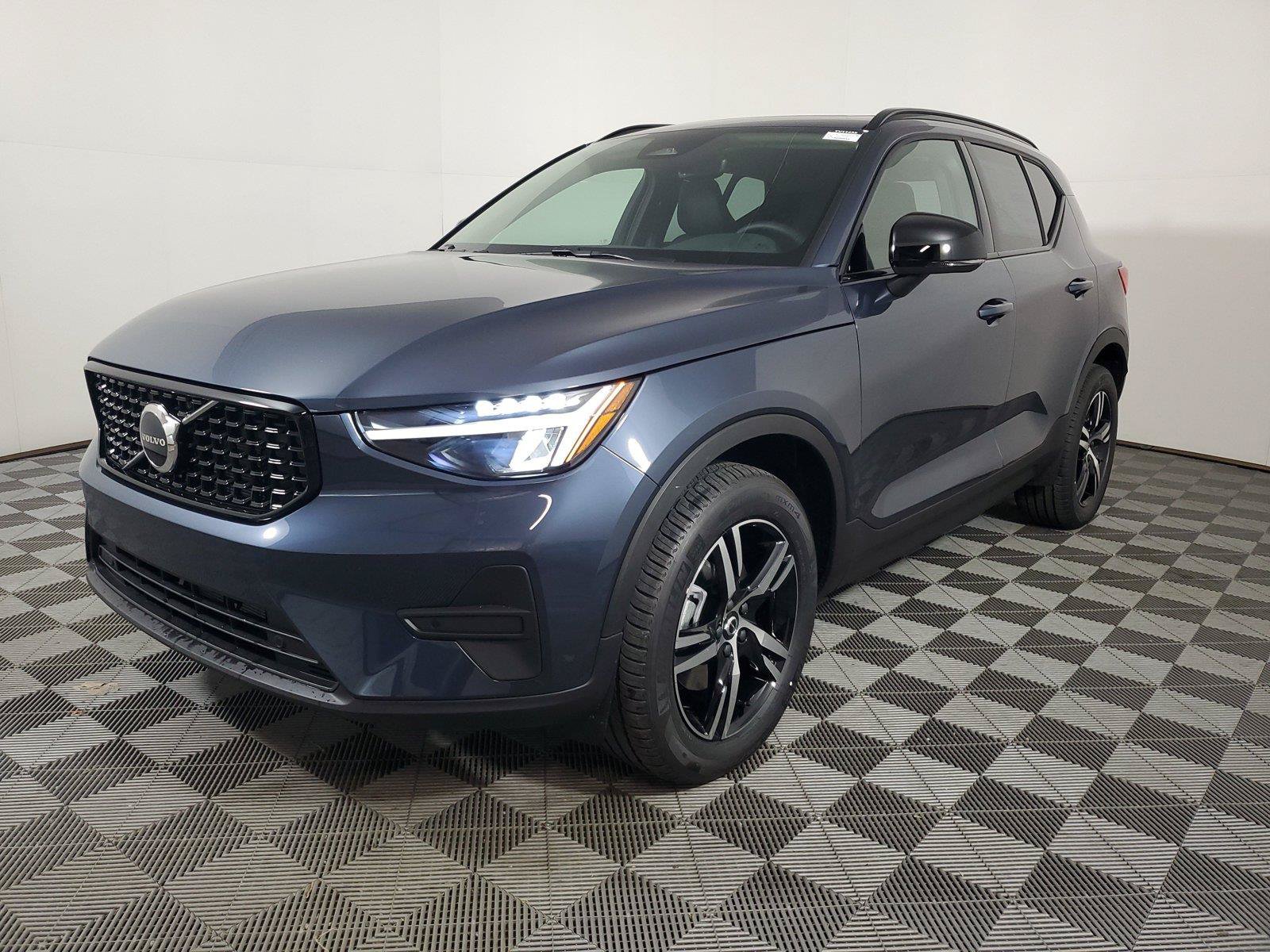 Certified 2026 Volvo XC40 B5 Core AWD/4WD image 3