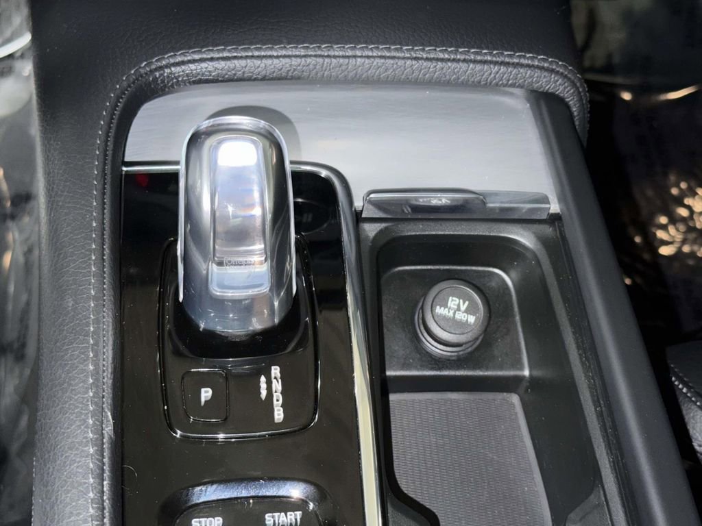 Used 2016 Volvo XC90 T8 Momentum w/ Vision Package image 24