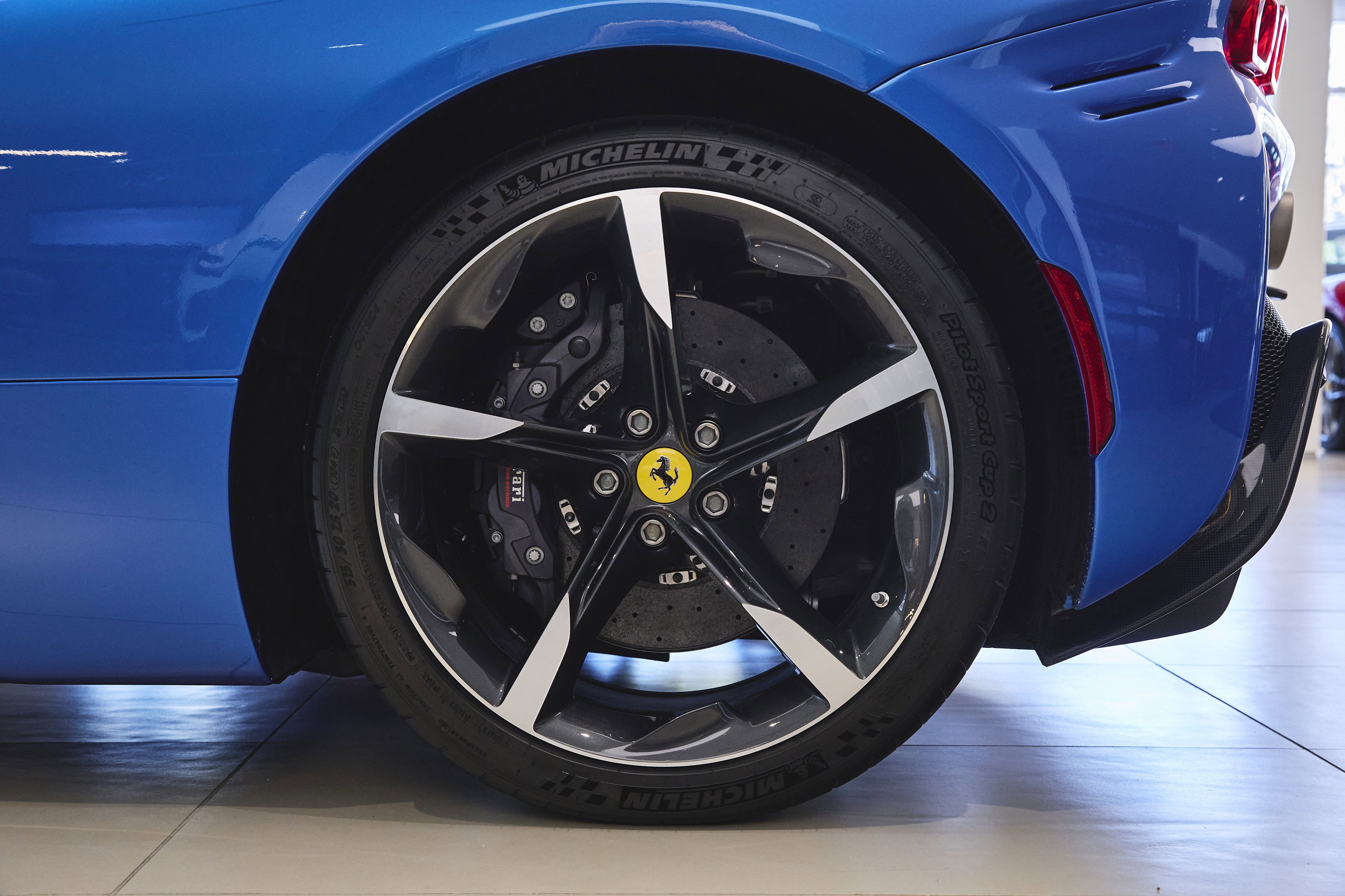 Used 2023 Ferrari SF90 Spider image 12