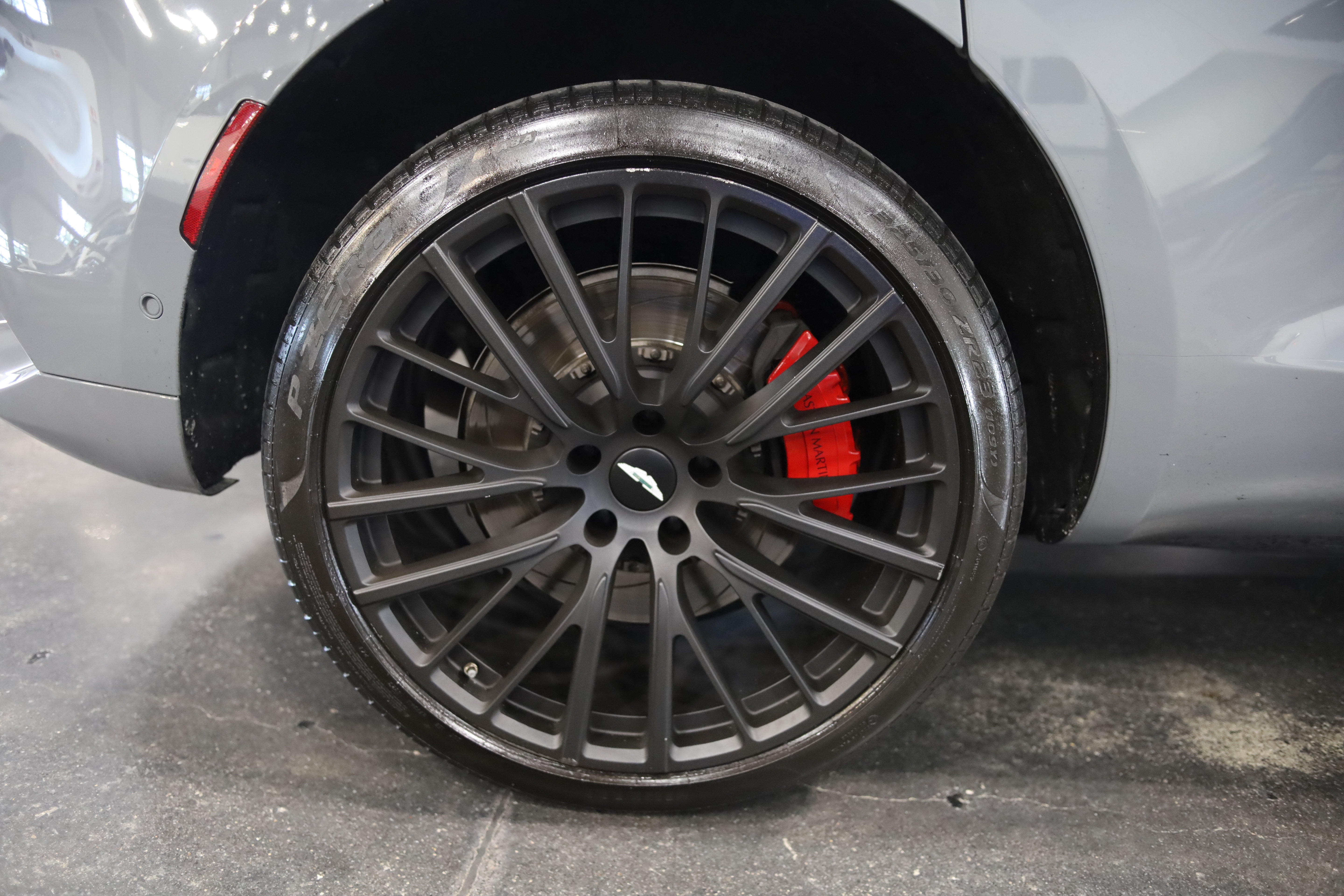 Used 2022 Aston Martin DBX AWD/4WD image 11