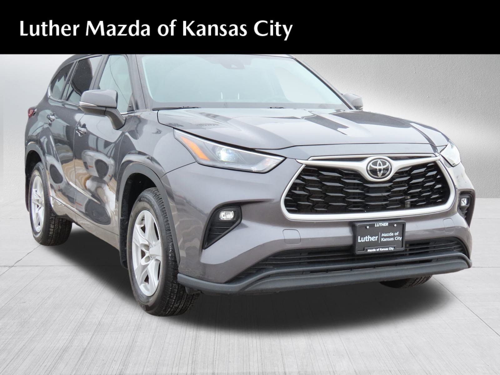 Used 2024 Toyota Highlander LE image 1