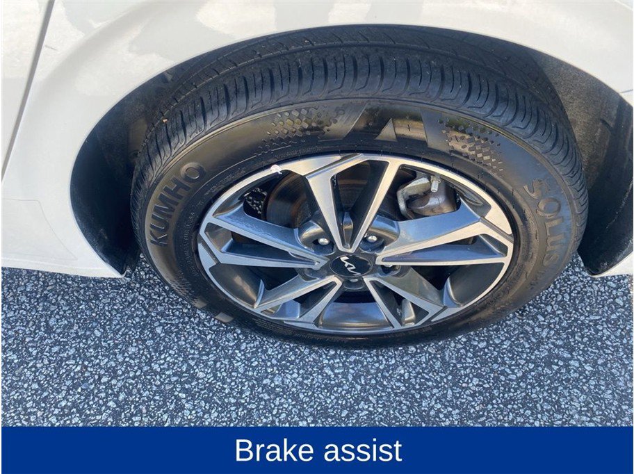 Used 2024 Kia Forte LXS image 11