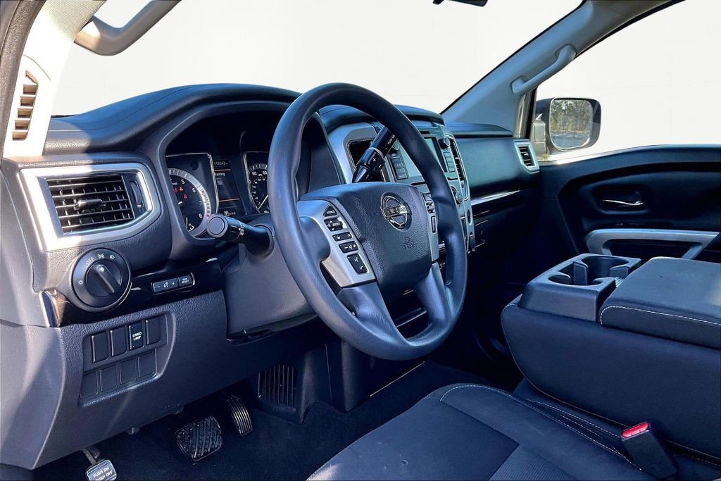 Used 2019 Nissan Titan SV RWD image 16