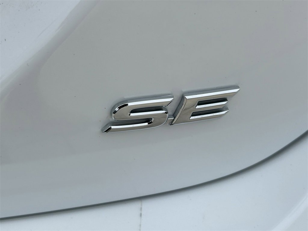 Used 2023 Toyota Camry SE image 12