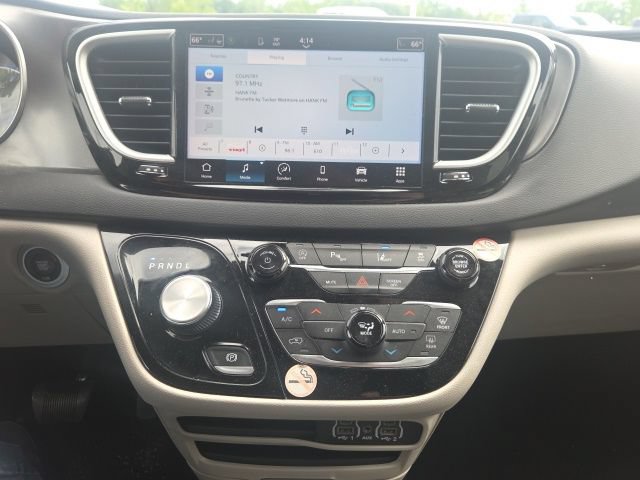 Used 2023 Chrysler Pacifica Touring-L FWD image 33
