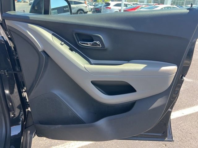 Used 2015 Chevrolet Trax LT w/ LPO, Cargo Package image 27