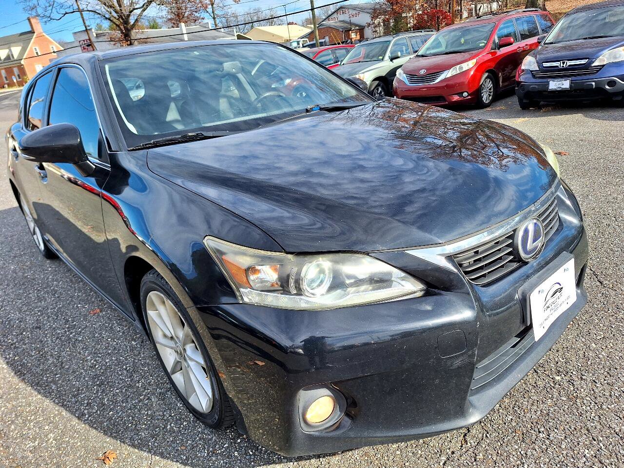 Used 2011 Lexus CT 200h Premium w/ Premium Audio Pkg image 2