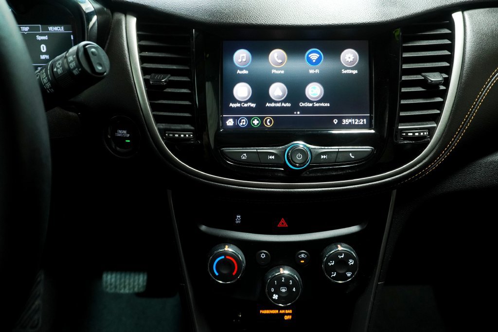Used 2020 Chevrolet Trax LT w/ Sun & Sound Package FWD image 17