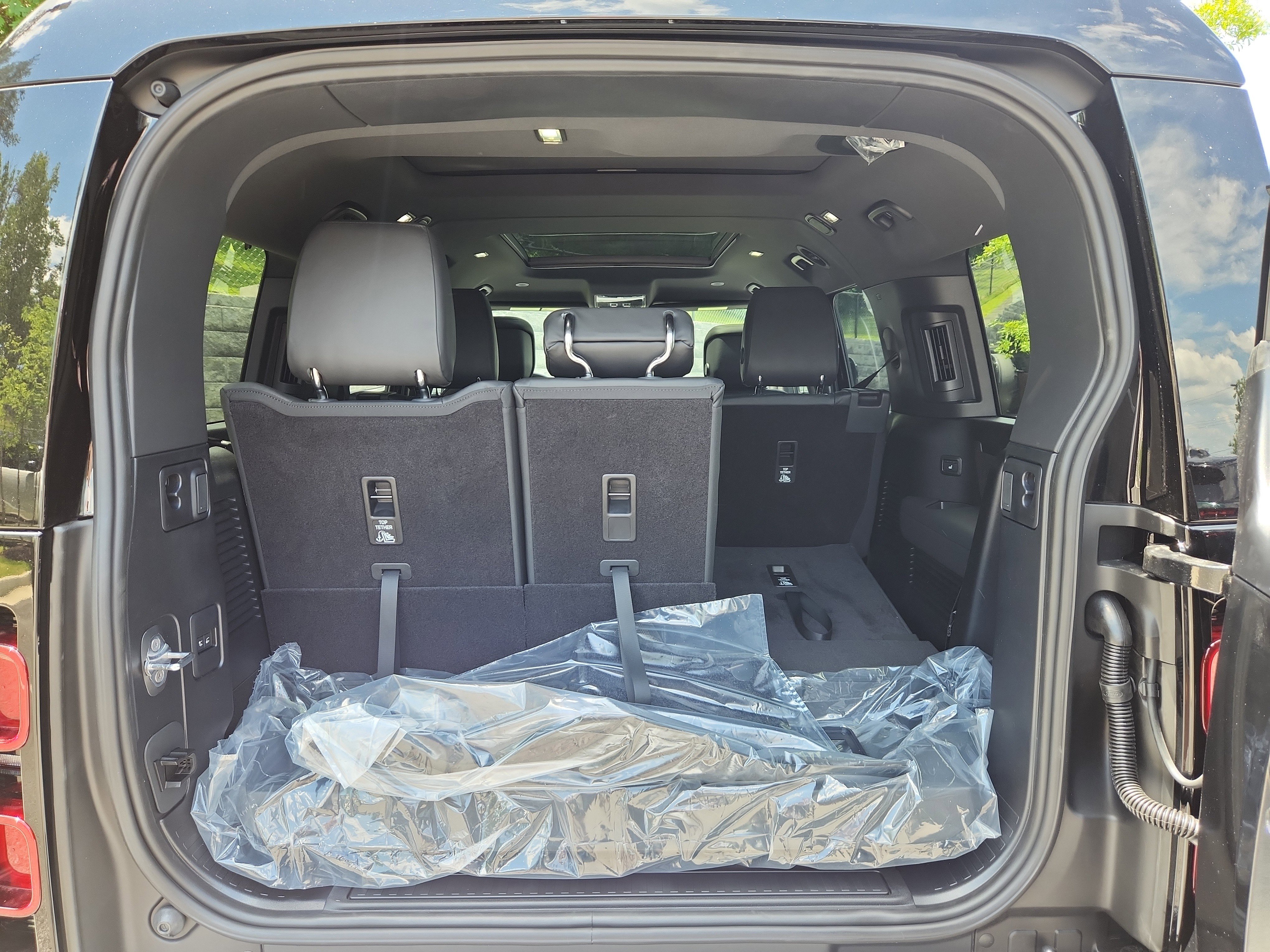 Used 2025 Land Rover Defender 130 S image 13