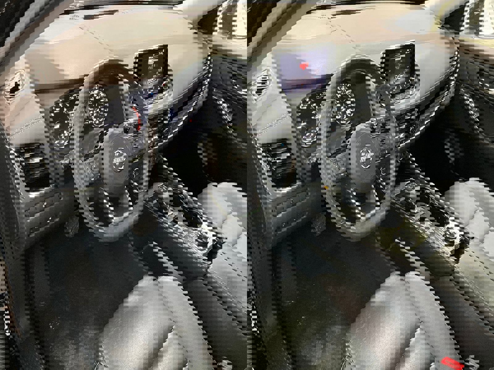 Used 2023 Nissan Rogue SL AWD/4WD image 14