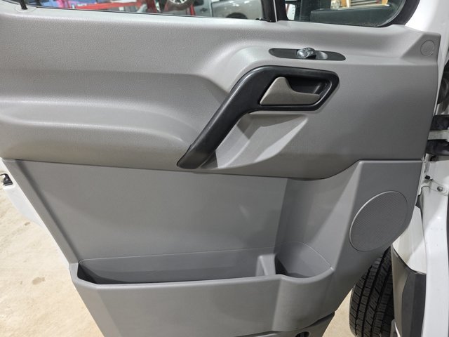 Used 2016 Freightliner Sprinter 3500 RWD image 13