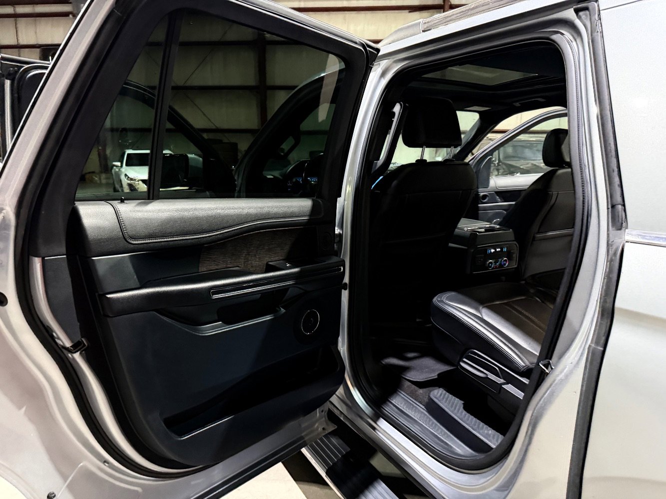 Used 2021 Ford Expedition Max Limited RWD image 16