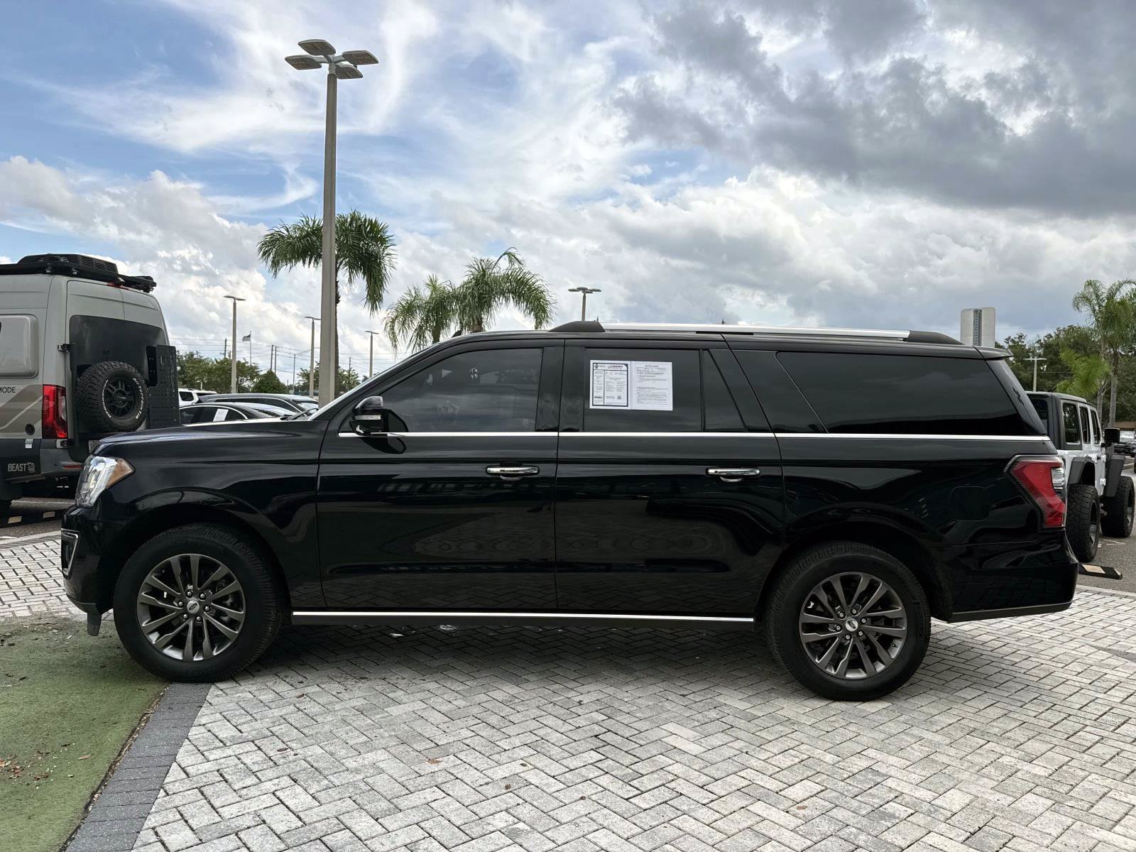 Used 2021 Ford Expedition Max Limited RWD image 3
