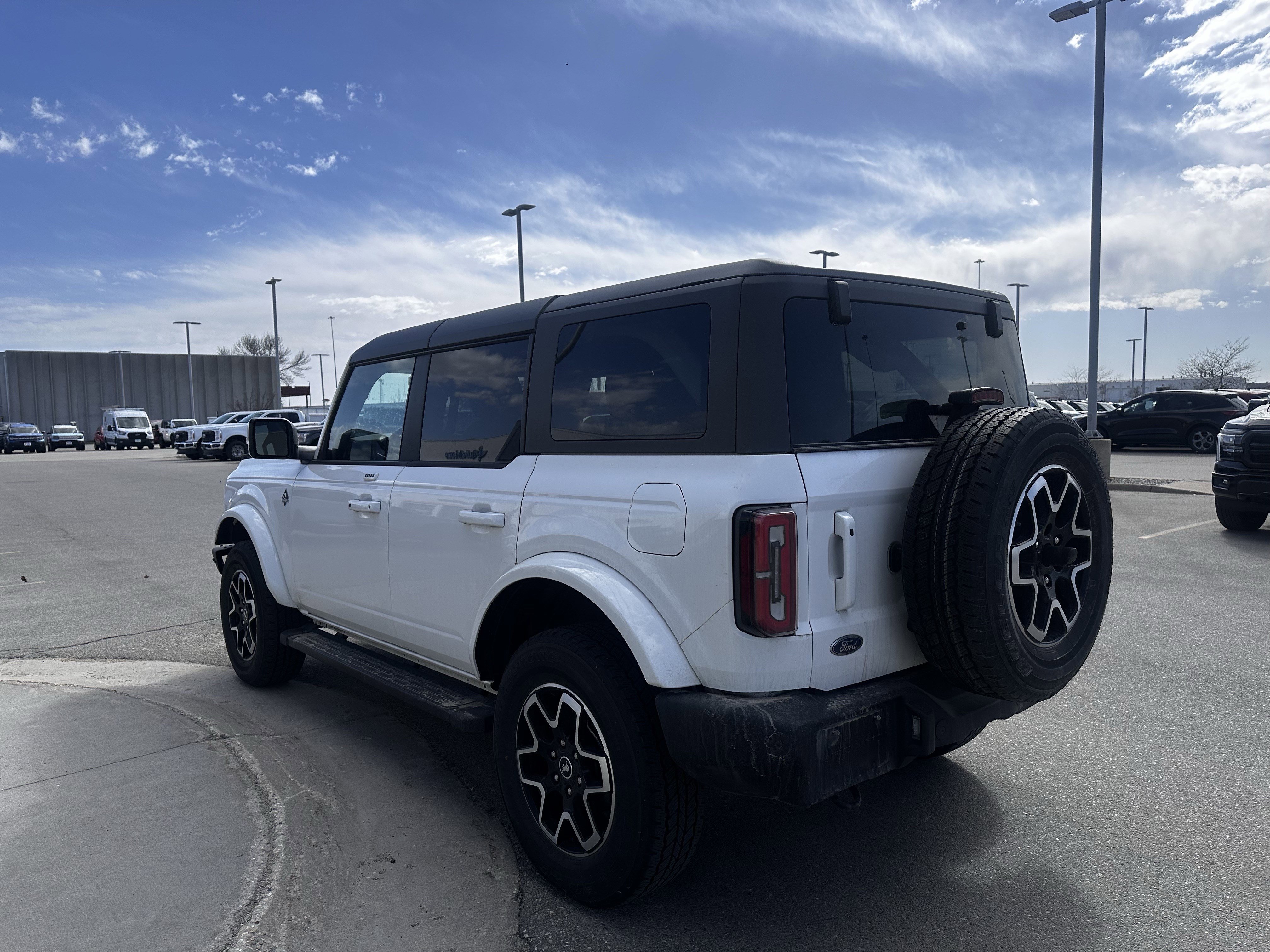 Used 2023 Ford Bronco Outer Banks AWD/4WD image 3