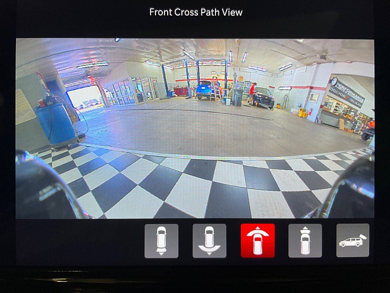 Used 2025 Chrysler Pacifica Pinnacle FWD image 16