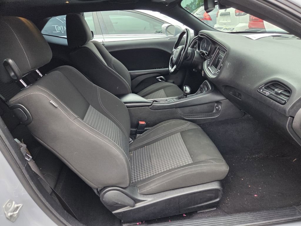 Used 2021 Dodge Challenger SXT w/ Driver Convenience Group RWD image 5