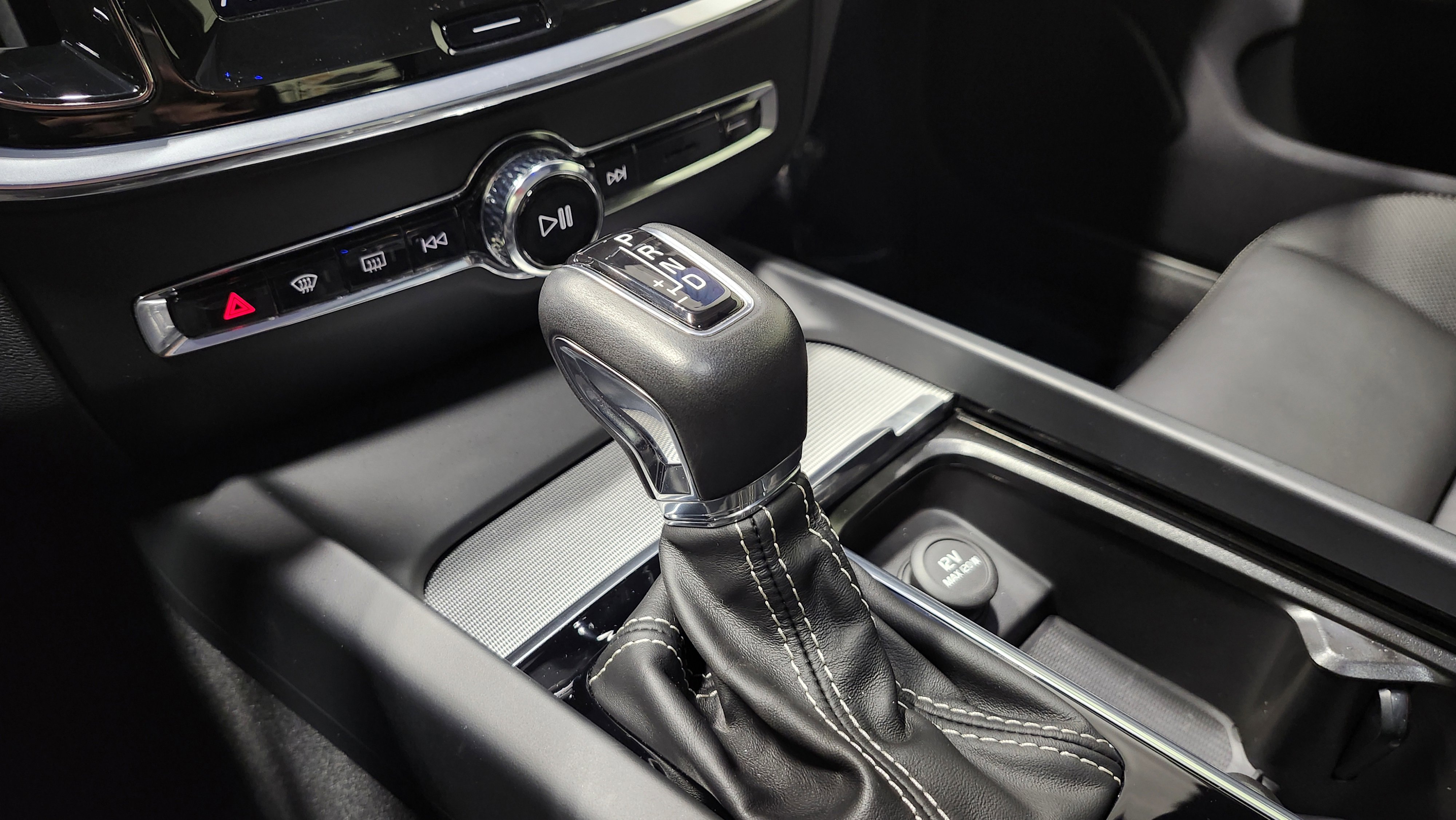 Used 2020 Volvo S60 T6 R-Design image 35