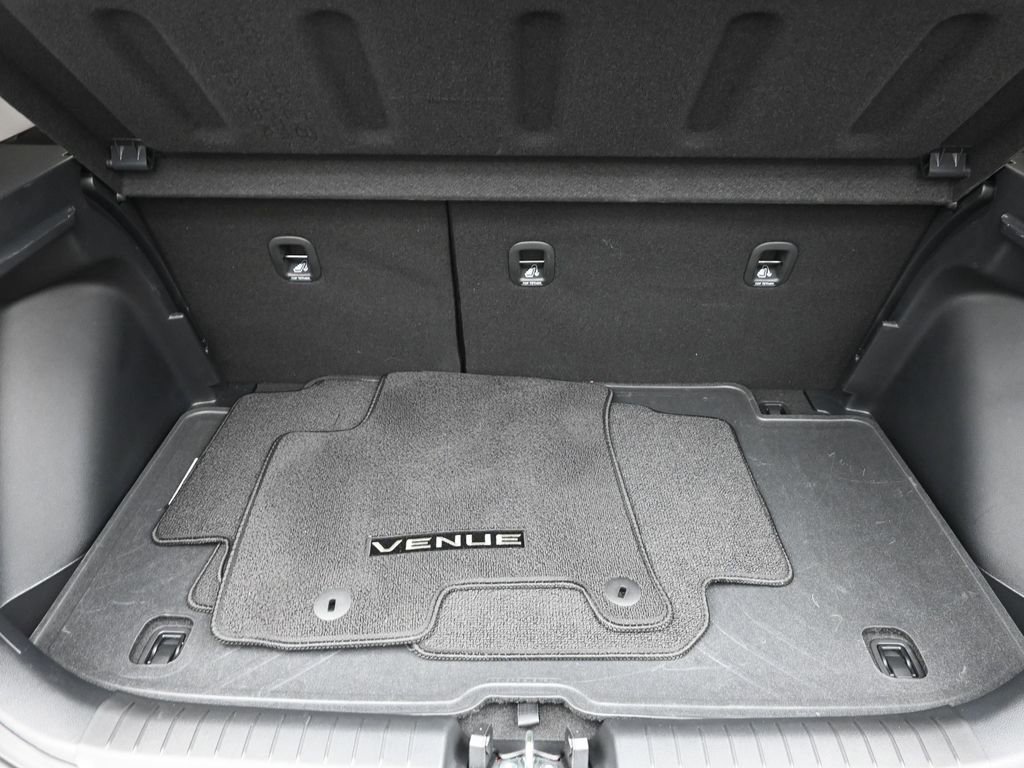 Certified 2025 Hyundai Venue SE image 13
