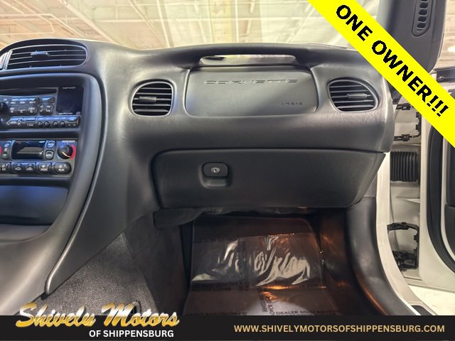 Used 2004 Chevrolet Corvette Coupe w/ Roof Package image 28