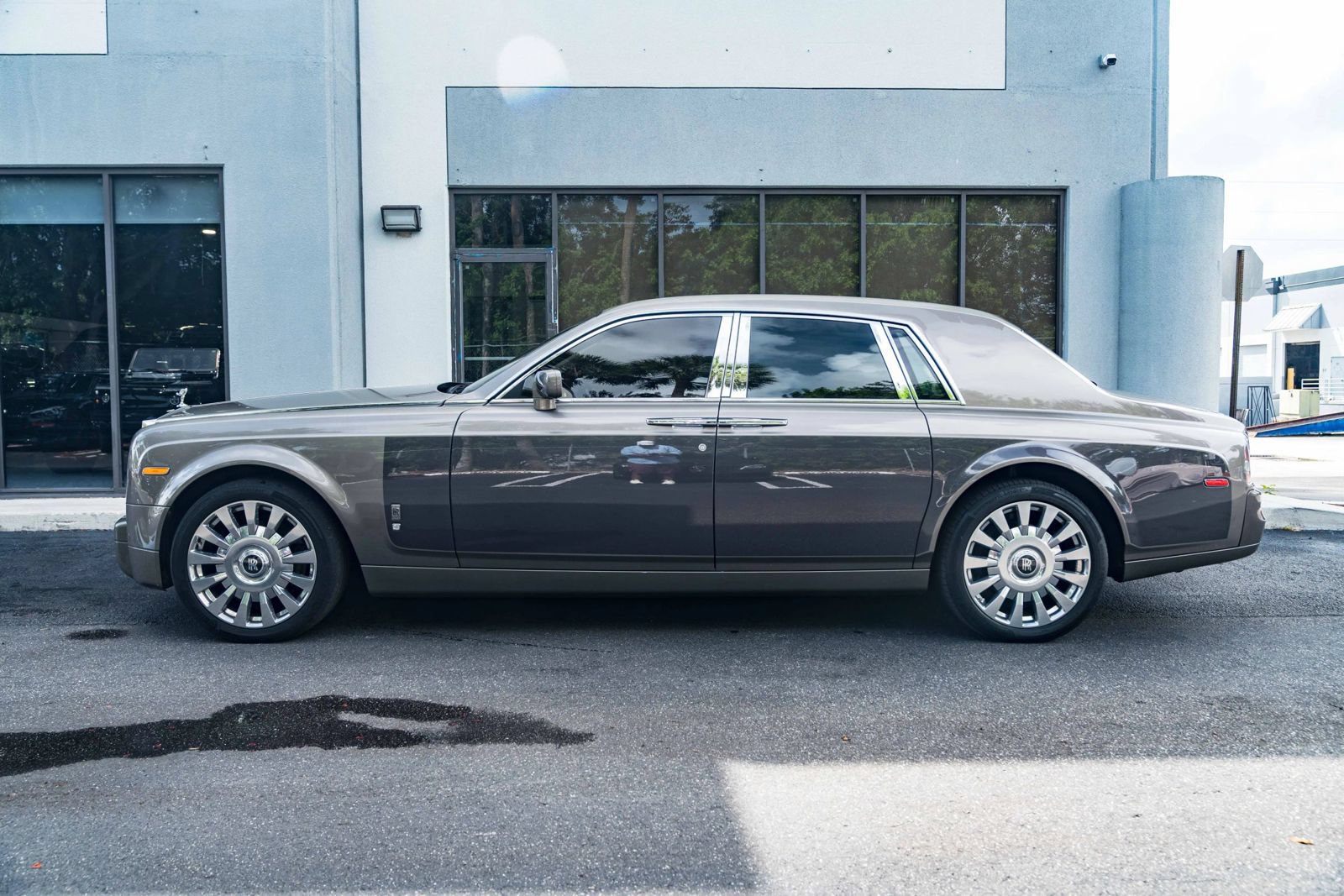 Used 2004 Rolls-Royce Phantom Sedan RWD image 6