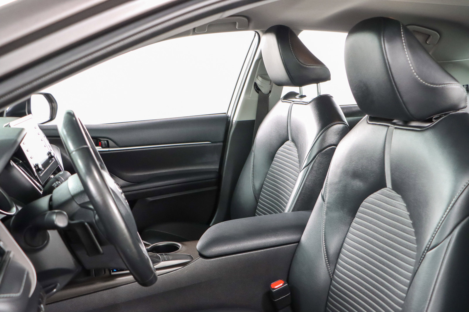 Used 2024 Toyota Camry SE image 23