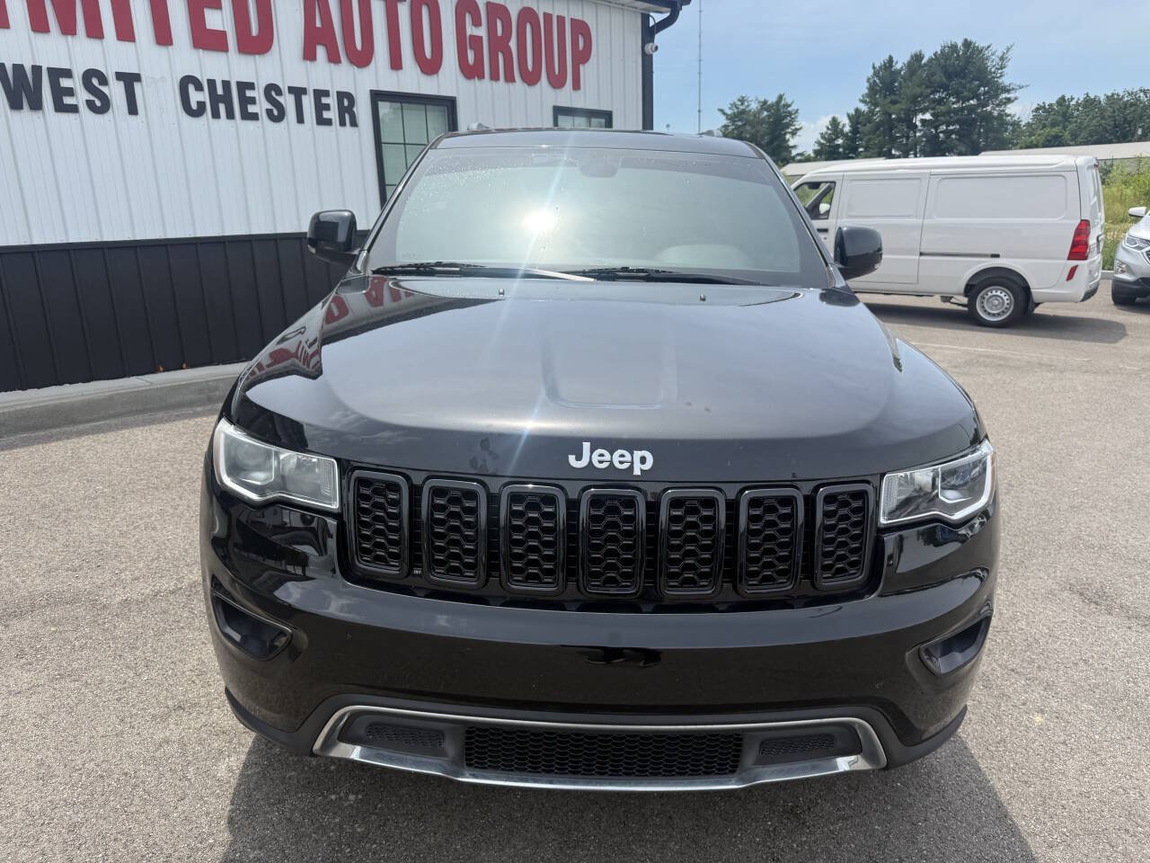 Used 2019 Jeep Grand Cherokee Limited AWD/4WD image 2