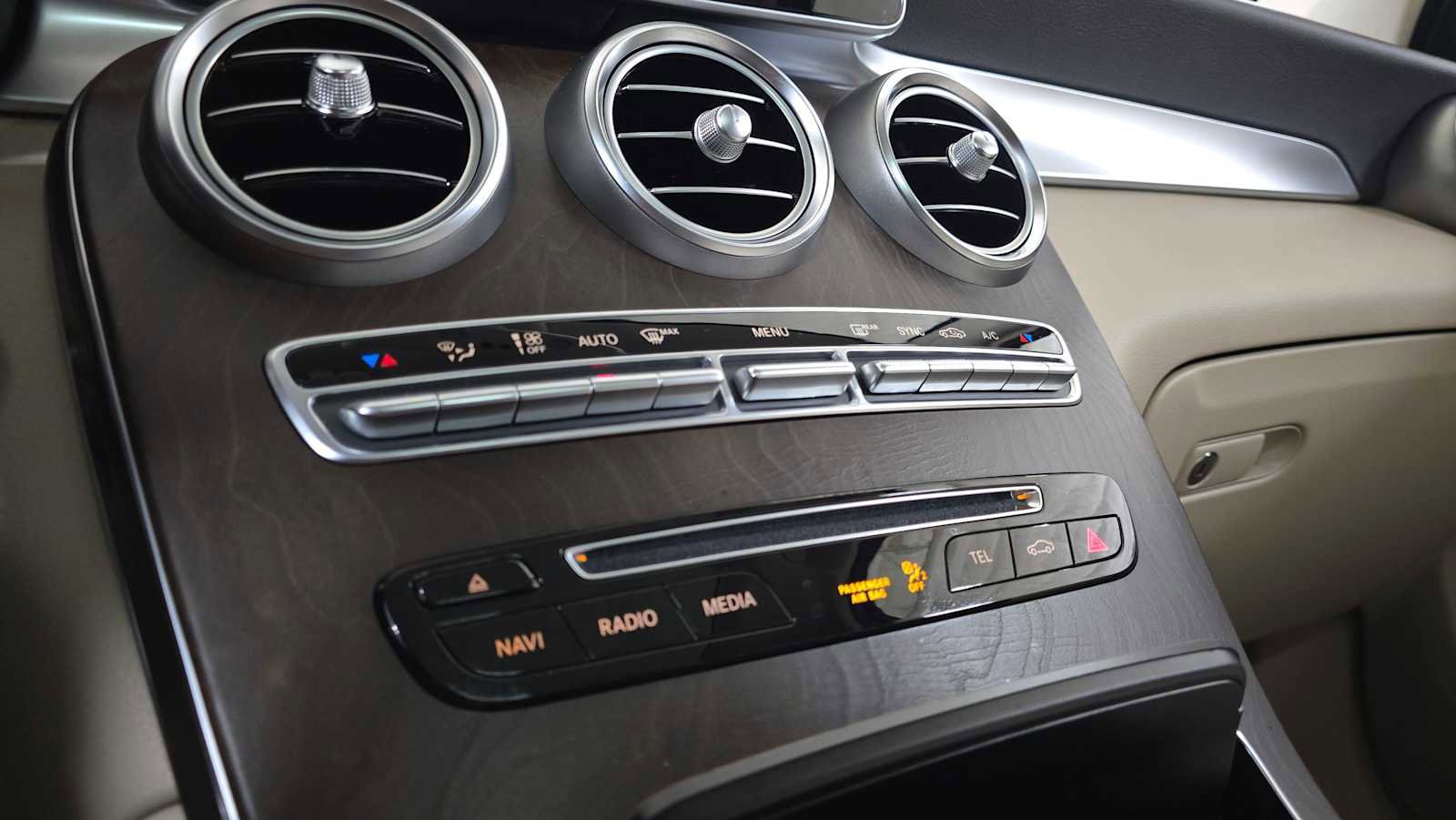 Used 2019 Mercedes-Benz GLC 300 4MATIC image 32