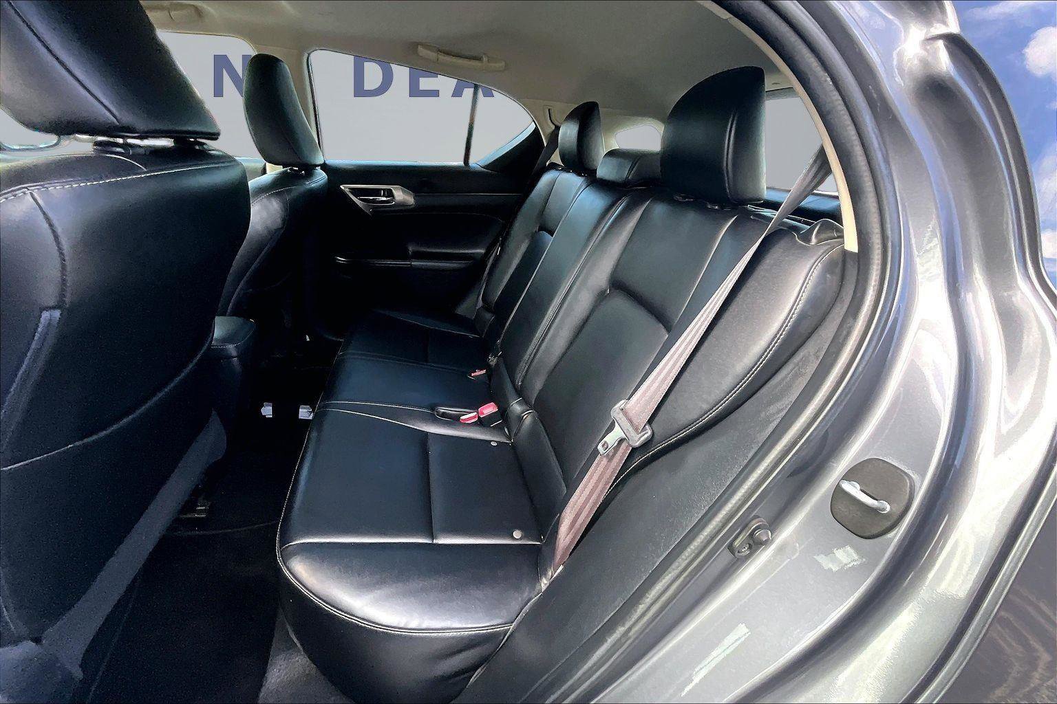 Used 2015 Lexus CT 200h w/ Navigation Package FWD image 21