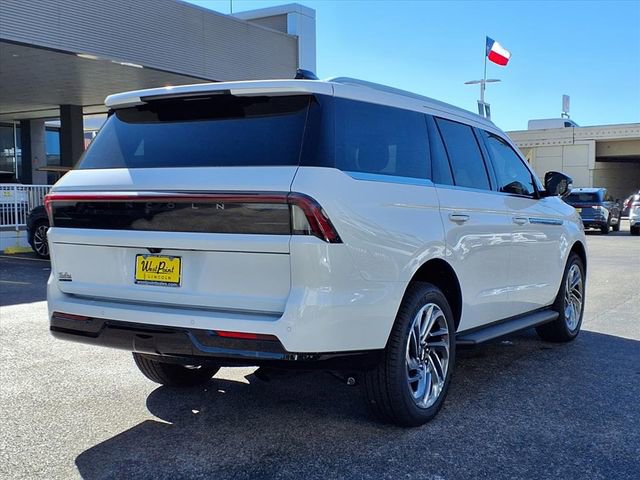 New 2026 Lincoln Navigator Premiere image 2