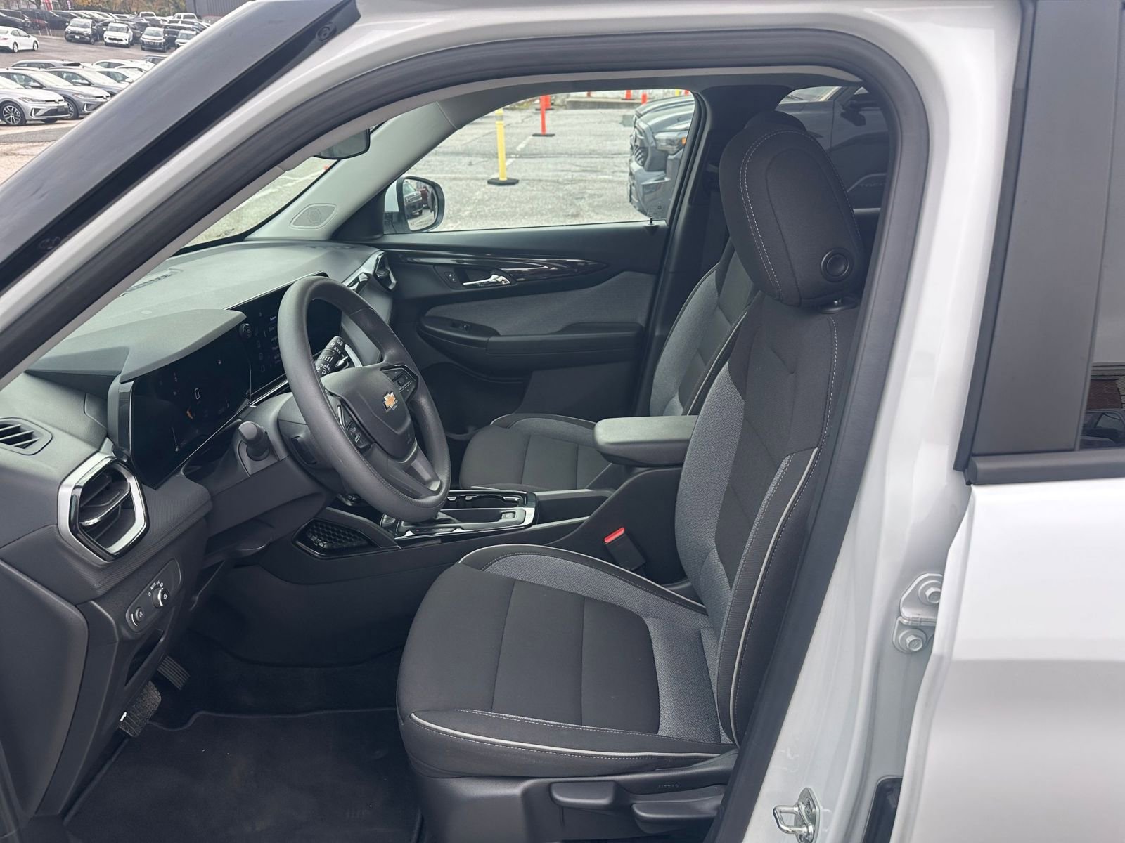 Used 2025 Chevrolet TrailBlazer LT image 24